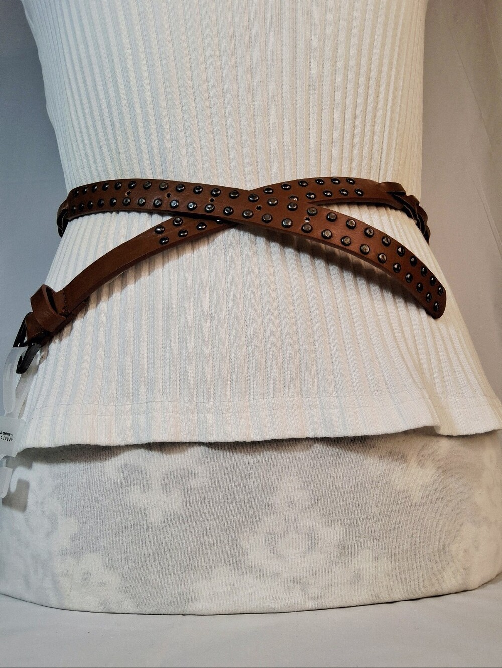 💎Aeropostale Womens Tan Narrow Braided Studded Belt Size Medium Y2K - Picture 2 of 12